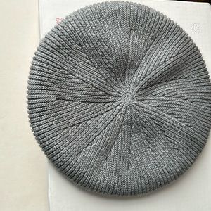 Beautiful NWT Chico’s gray women’s beret